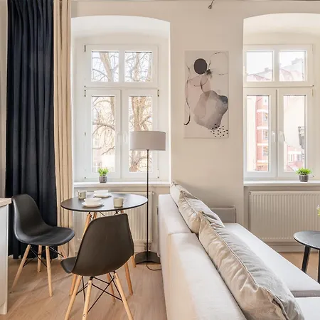 Lejlighed Rentplanet - Srodmiescie