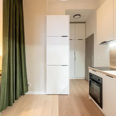 Lejlighed Rentplanet - Srodmiescie